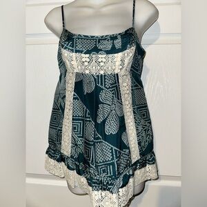 BCBG MAXAZRIA Women Green & White Crochet lace  Knit Sleeveless Silk Top XS